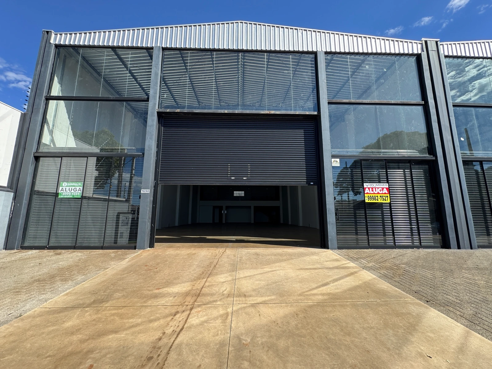 Barracão Comercial | Rua São João | 516m² com mezanino